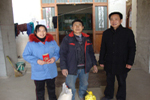 Jaysun Glove pay a visit to the needy workers